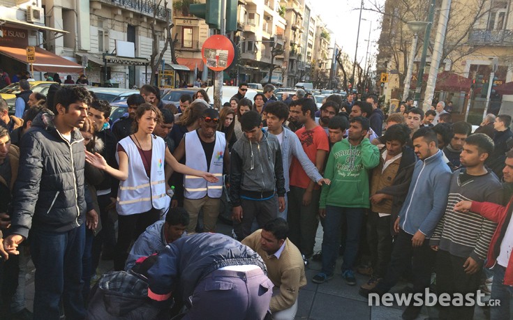 Μετανάστες έκαναν απόπειρα αυτοκτονίας στην πλατεία Βικτωρίας