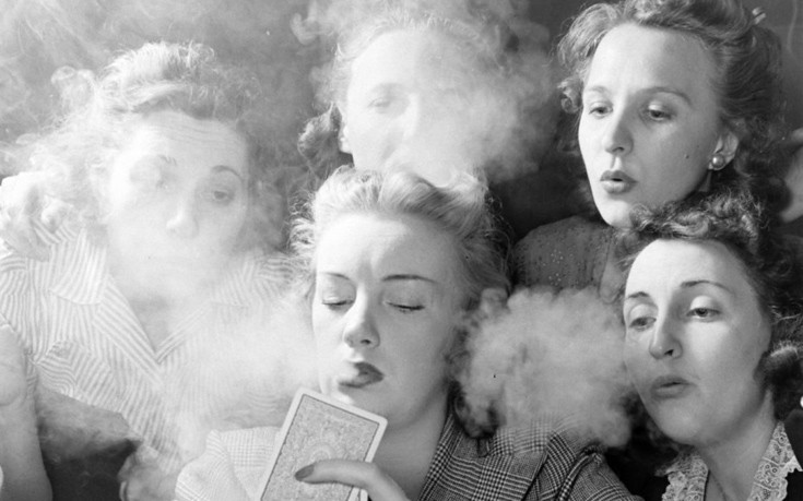 Τα κλειστά κλαμπ των καπνιστριών το 1941
