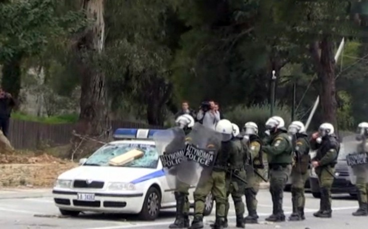 Επεισόδια και χημικά στο Χαϊδάρι στη σύγκρουση αγροτών-ΜΑΤ