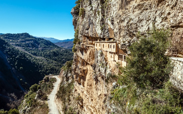 Μονή Κηπίνας, το μοναστήρι μέσα στο βράχο που προκαλεί δέος