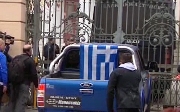 Επιχείρησε να σπάσει την είσοδο στο Μακεδονίας &#8211; Θράκης με φορτηγάκι