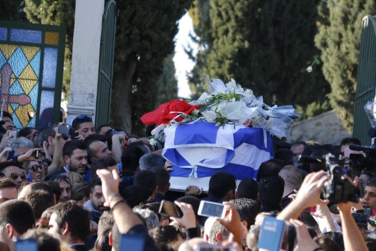 Χιλιάδες άνθρωποι αποχαιρέτισαν τον Παντελή Παντελίδη