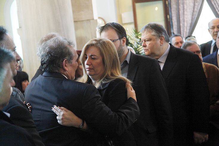 Σε κλίμα οδύνης η κηδεία της Μαρίας Παπουτσάκη