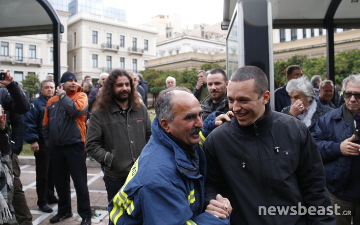 Θερμή υποδοχή σε Κασιδιάρη και Μπαρμπαρούση από τους ένστολους