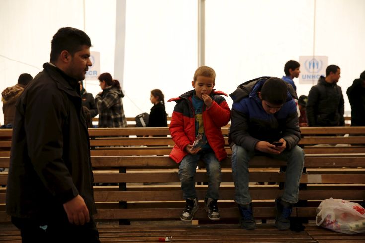 Η Κομισιόν δίνει 12,7 εκατ. ευρώ στην Ελλάδα για κέντρα προσφύγων