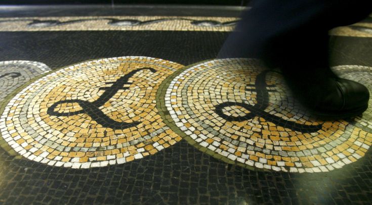 «Βουτιά» της στερλίνας σε χαμηλό 30 ετών μετά το Brexit