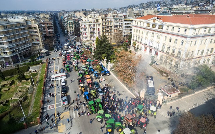 Κατέλαβαν για τρεις ώρες το υπουργείο Μακεδονίας-Θράκης