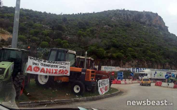 Παραμένουν στα μπλόκα και οι αγρότες της Αιτωλοακαρνανίας