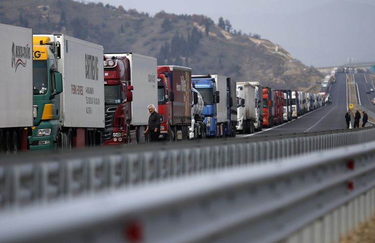 Οι βούλγαροι μεταφορείς απειλούν τους έλληνες αγρότες με αντίποινα