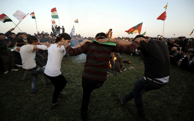 Κούρδοι από τη Συρία και το Ιράκ γιόρτασαν το Νεβρόζ