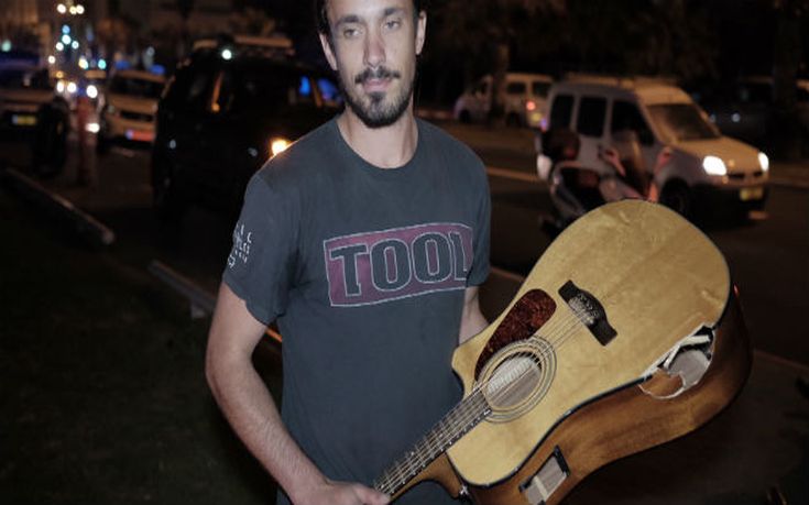 Πλανόδιος κιθαρίστας στο Ισραήλ αφόπλισε ένοπλο Παλαιστίνιο
