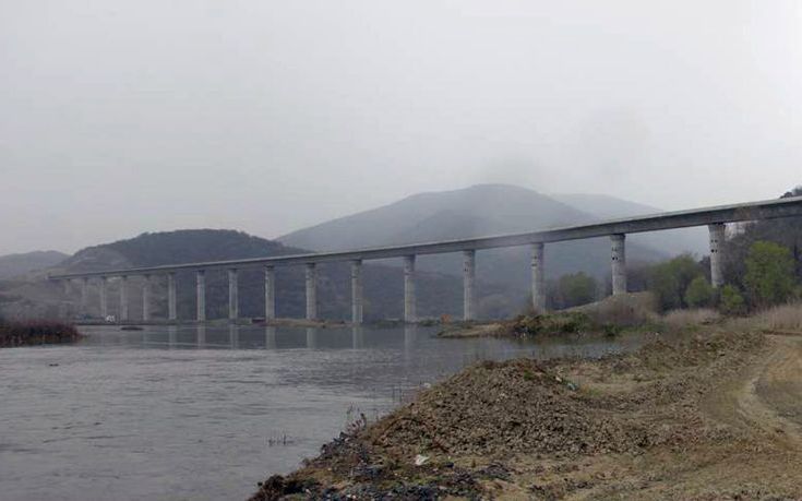 Δόθηκε ξανά στην κυκλοφορία η γέφυρα του Αξιού