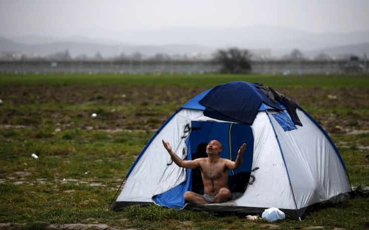 Κάνουν τις σκηνές σπίτι τους γράφοντας απέξω το όνομά τους