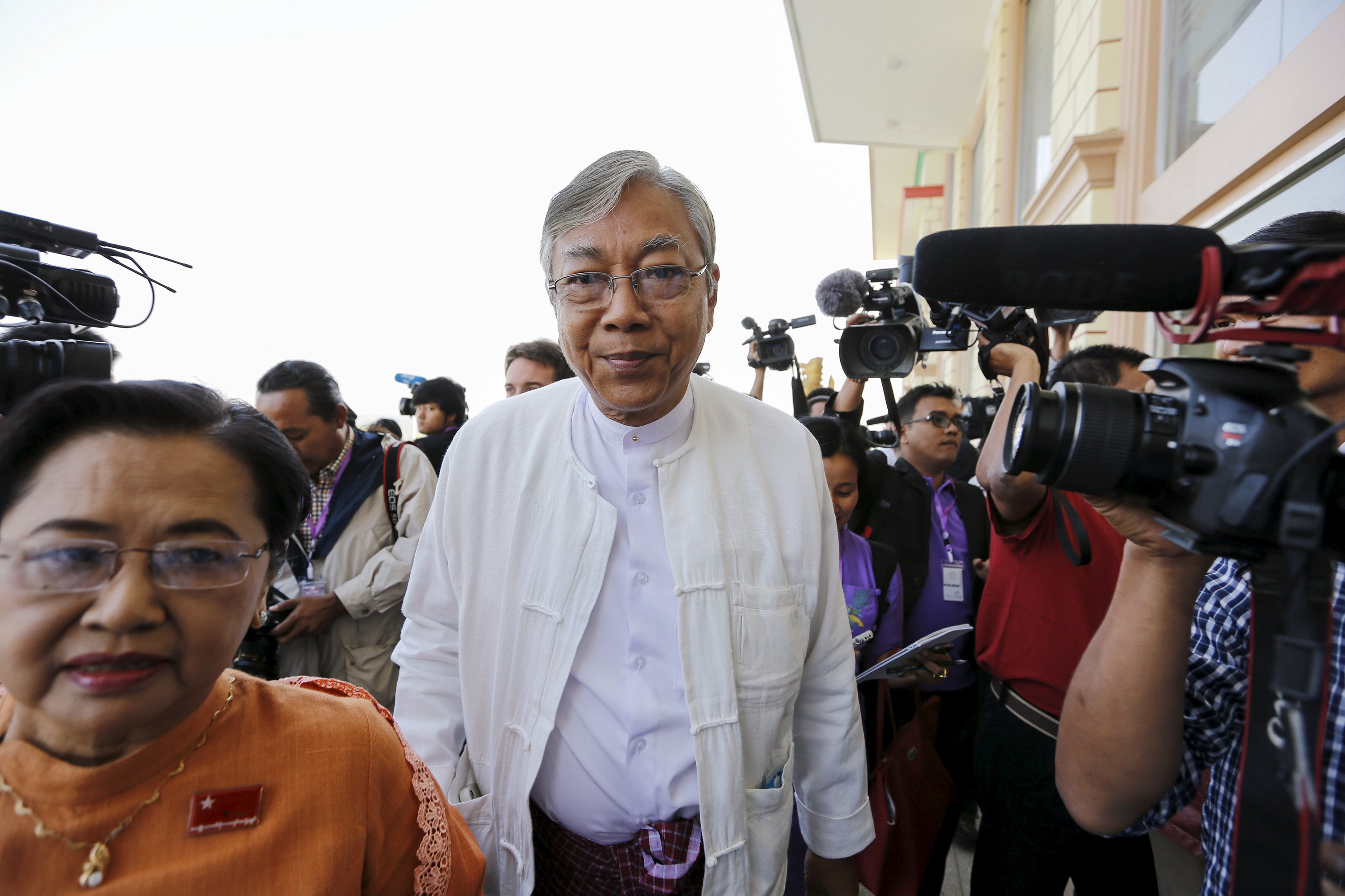 Παραιτήθηκε αιφνιδιαστικά ο πρόεδρος της Μιανμάρ
