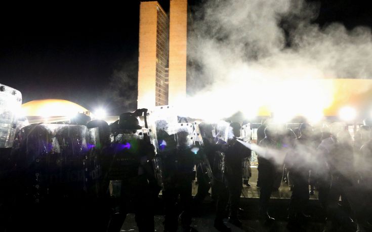 2016-03-17T032226Z_554395903_GF10000348246_RTRMADP_3_BRAZIL-ROUSSEFF-PROTESTS