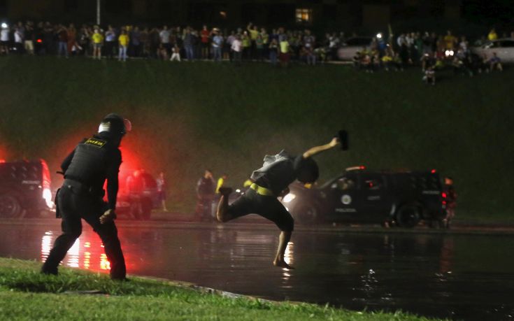 2016-03-17T032447Z_501590036_GF10000348249_RTRMADP_3_BRAZIL-ROUSSEFF-PROTESTS