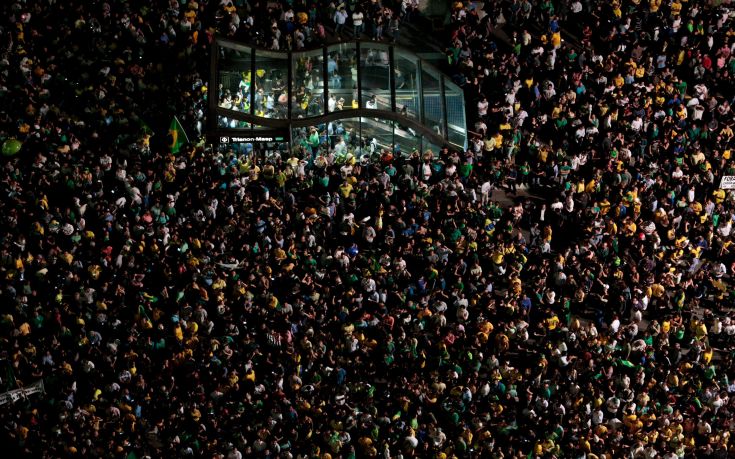 Διαδηλώσεις στη Βραζιλία με αίτημα την παραίτηση της Ρούσεφ