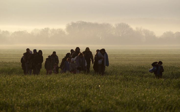 Καθιστική διαμαρτυρία προσφύγων στη Θεσσαλονίκης-Ευζώνων