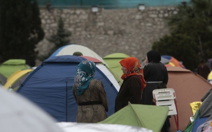 Περίπου 400 άτομα μεταφέρθηκαν σήμερα στον Σκαραμαγκά