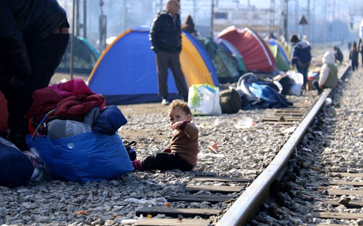 Έδωσαν χαλασμένο φαγητό στους πρόσφυγες της Ειδομένης