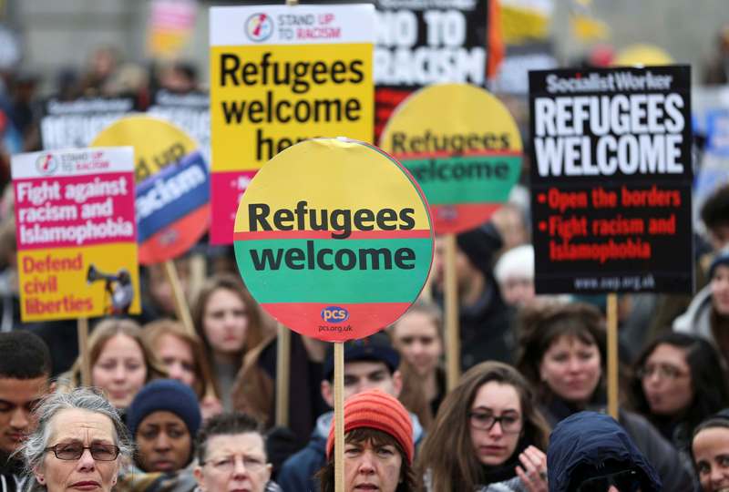 Χιλιάδες φωνές στην Ευρώπη υπέρ προσφύγων και μεταναστών