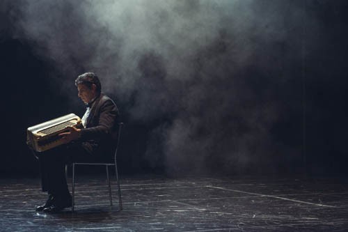 «Ας ερχόσουν για λίγο» κάθε Δευτέρα και Τρίτη στο Θέατρον