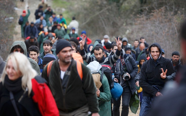 Μεταφορά προσφύγων και μεταναστών σε άδεια νησιά