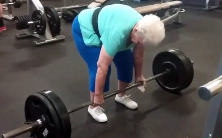 Σούπερ γιαγιά κάνει&#8230; άρση βαρών και σηκώνει 100 κιλά