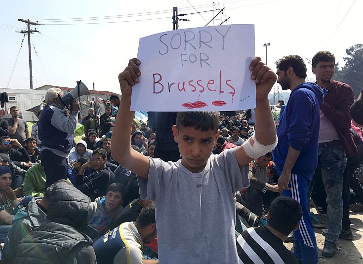 Προσφυγόπουλο στην Ειδομένη λυπάται για τις Βρυξέλλες