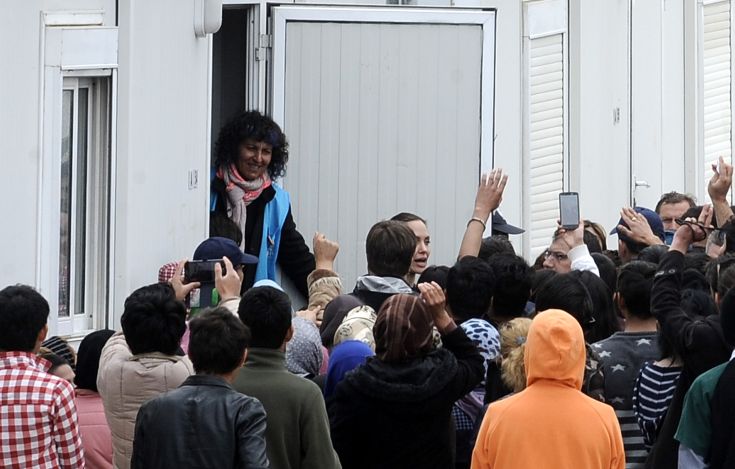 Στον κέντρο φιλοξενίας στον Ελαιώνα η Αντζελίνα Τζολί