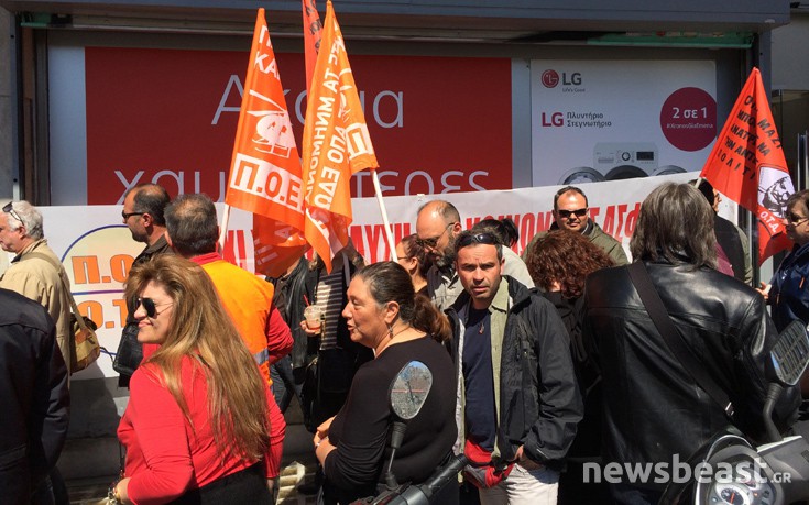 Διαμαρτυρία της ΠΟΕ – ΟΤΑ στο υπουργείο Εσωτερικών