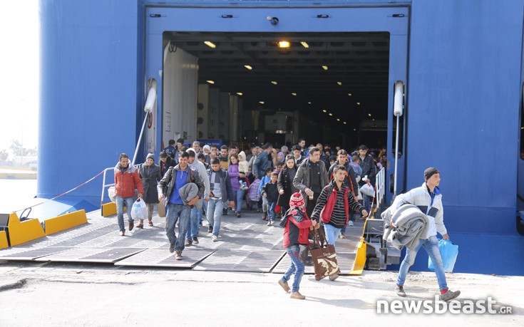 Στο λιμάνι του Πειραιά 623 πρόσφυγες και μετανάστες από Χίο και Μυτιλήνη
