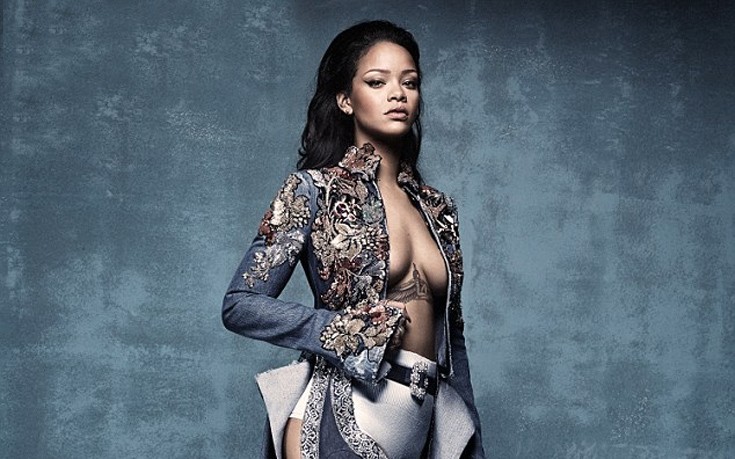 Η Rihanna προτείνει μπότες για το… κρεβάτι