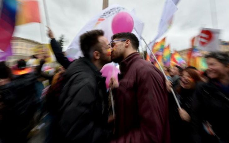 Μεγάλη διαδήλωση στη Ρώμη για τα δικαιώματα των ομοφυλόφιλων