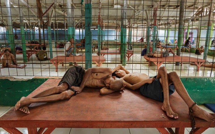 Σοκαριστικές εικόνες από τα ψυχιατρικά ιδρύματα της Ινδονησίας