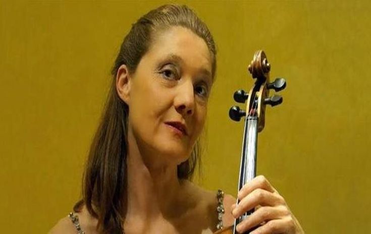 Τέσσερα ξυραφάκια βρέθηκαν στην τσέπη της σολίστ