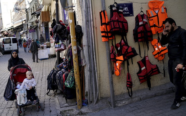 Στη Σμύρνη το εμπόριο σωσιβίων καλά κρατεί