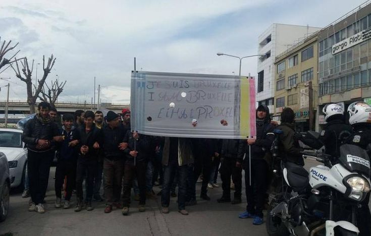 Πορεία προσφύγων από τα Διαβατά στο κέντρο της Θεσσαλονίκης