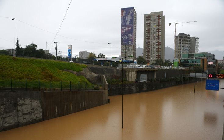 Βούλιαξε η Χιλή από τις καταρρακτώδεις βροχές