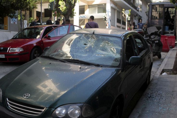 Φωτογραφίες από την επίθεση στο αστυνομικό Τμήμα Εξαρχείων