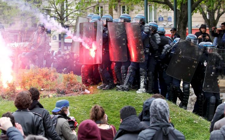 Επεισόδια αμαύρωσαν τις διαδηλώσεις στη Γαλλία