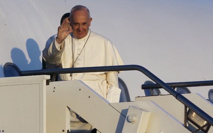 Αναχώρησε για τη Λέσβο ο Πάπας Φραγκίσκος