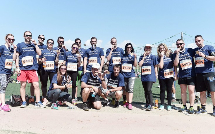 Τα μέλη της Novasports Running Team με τα μετάλλια τους