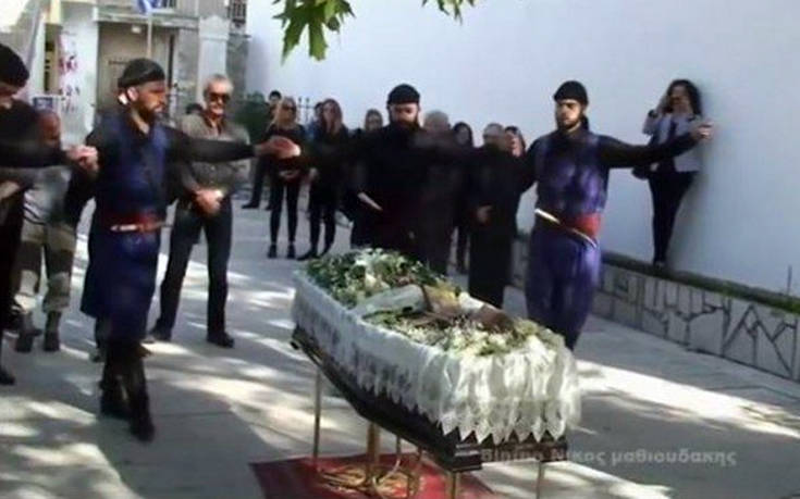 Με συρτό αποχαιρέτησαν τον λυράρη Γ. Σταματογιαννάκη