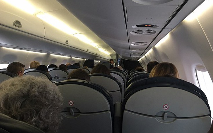 Εκνευρισμένος πιλότος ζήτησε από τους επιβάτες να αποβιβαστούν λόγω&#8230; νερού