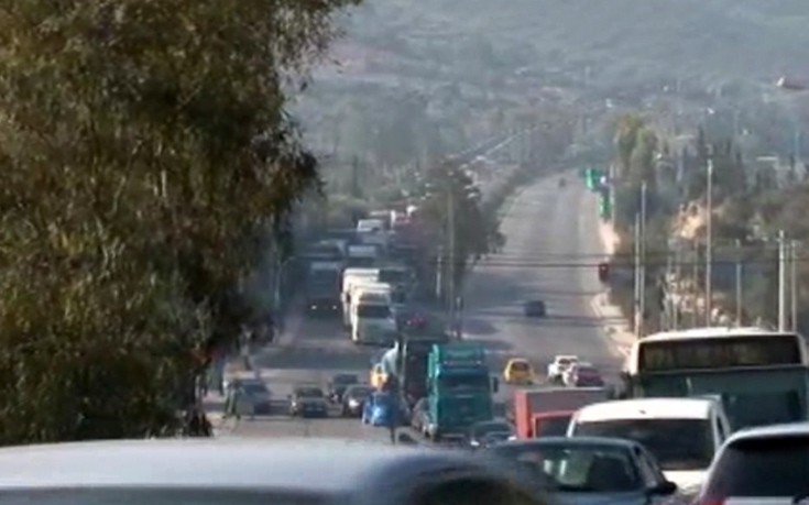 Ουρές χιλιομέτρων στον Ασπρόπυργο