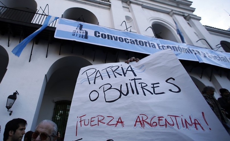 Στα 70 δισ. δολάρια οι προσφορές για τα ομόλογα της Αργεντινής