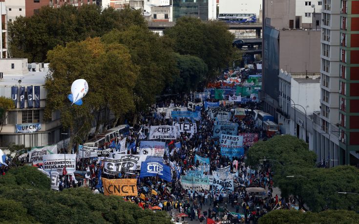 Παρέλυσε το Μπουένος Άιρες από μαζική διαδήλωση κατά του προέδρου Μάκρι