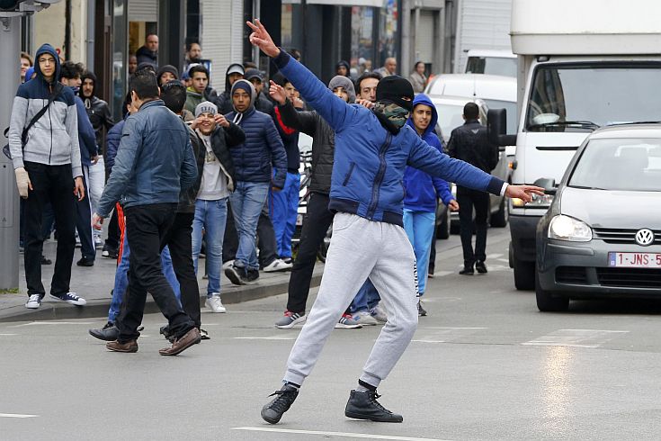Ταραχές στο Βέλγιο ανάμεσα ακροδεξιούς και αντιρατσιστές