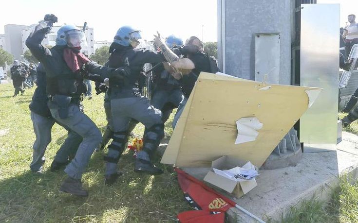 «Μάχες» αστυνομίας-διαδηλωτών στην Πίζα